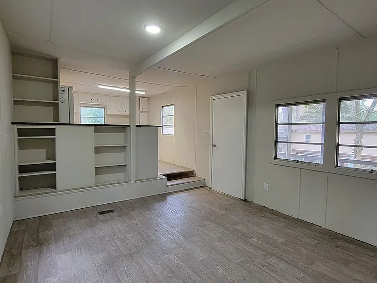 5325 SE 32nd Ct — Photo 1