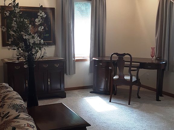 Space for Art, Formal Desk