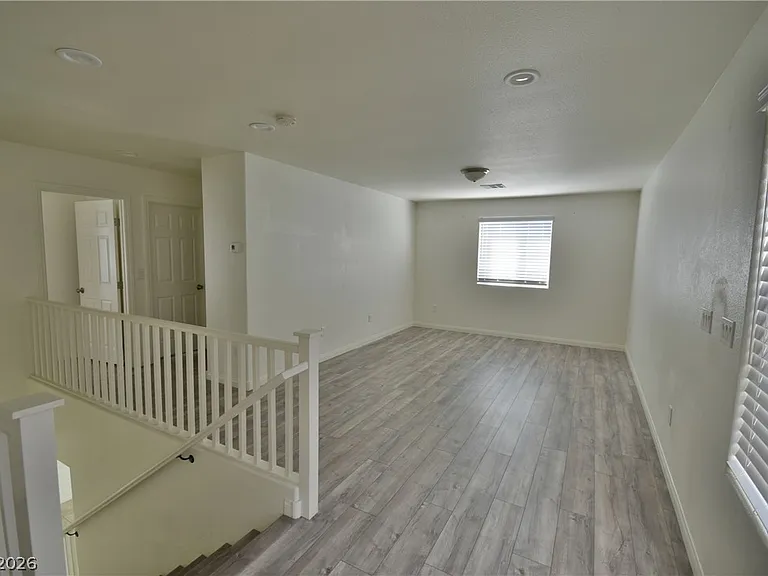 3041 Lake Como Ave — Photo 17