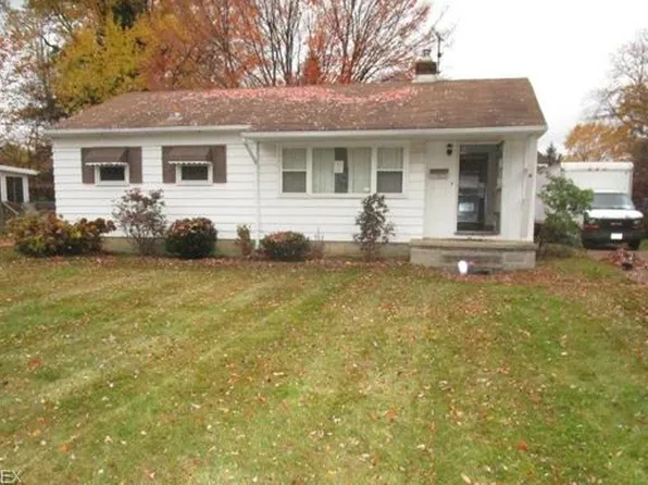 3692 W 232nd St, North Olmsted, OH 44070