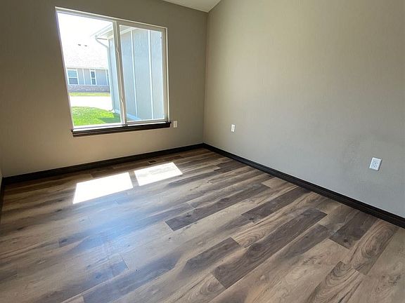 5th image of 2418 E Madison Ave APT 2503