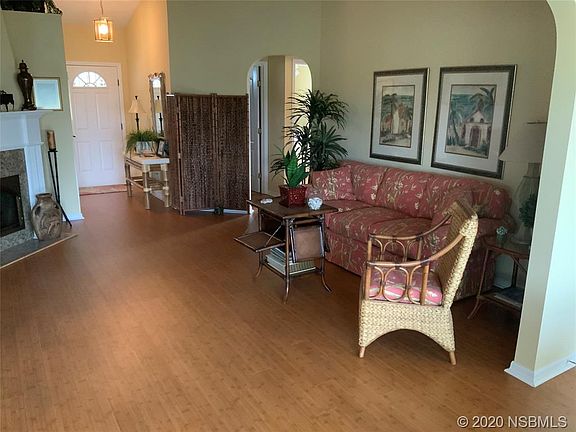 4th image of 210 Golf Club Dr