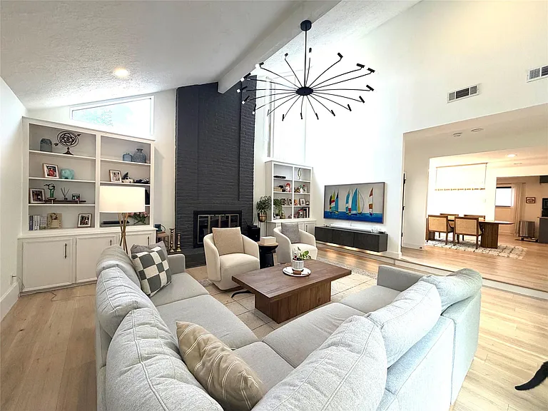 13914 Swiss Hill Dr — Photo 2