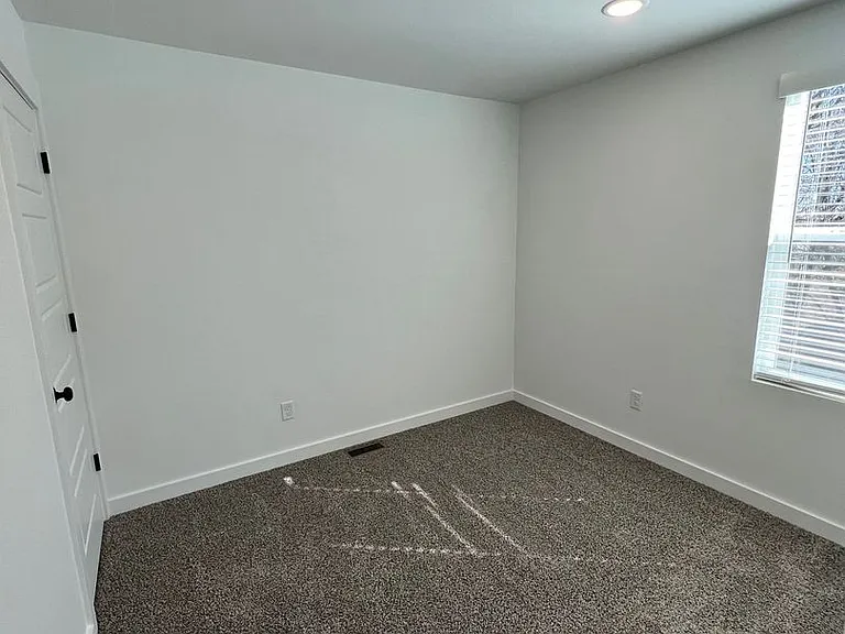 1071 Ventnor Ave — Photo 9