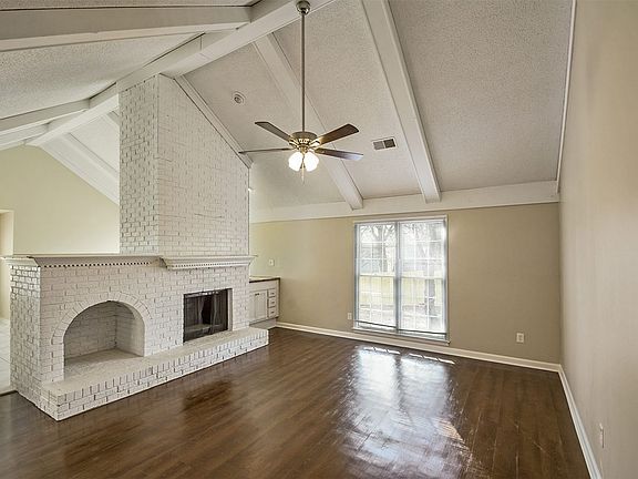 3rd image of 7089 Shadow Oaks Dr