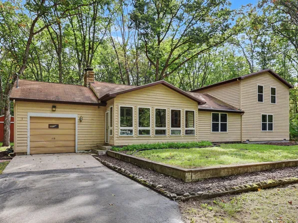 6676 S Walker Rd, Fruitport, MI 49415