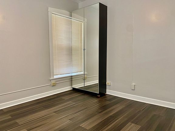 5th image of 353-357 E 55th Pl #353-1N