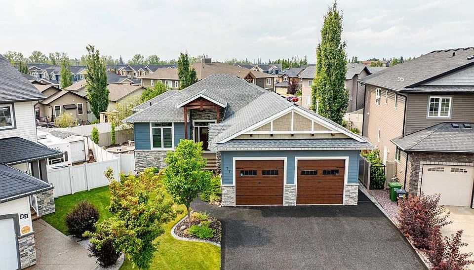 1st image of 77 NE Grove Close