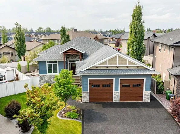 77 NE Grove Close, Red Deer, AB T4P 0P4