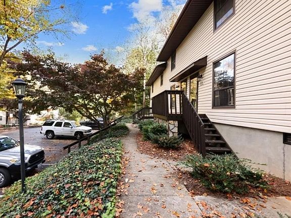 3rd image of 113 Turnwood Ln