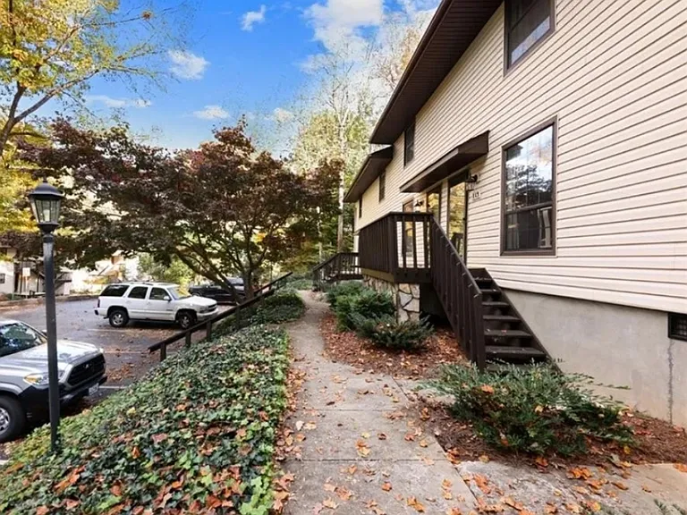 113 Turnwood Ln — Photo 3