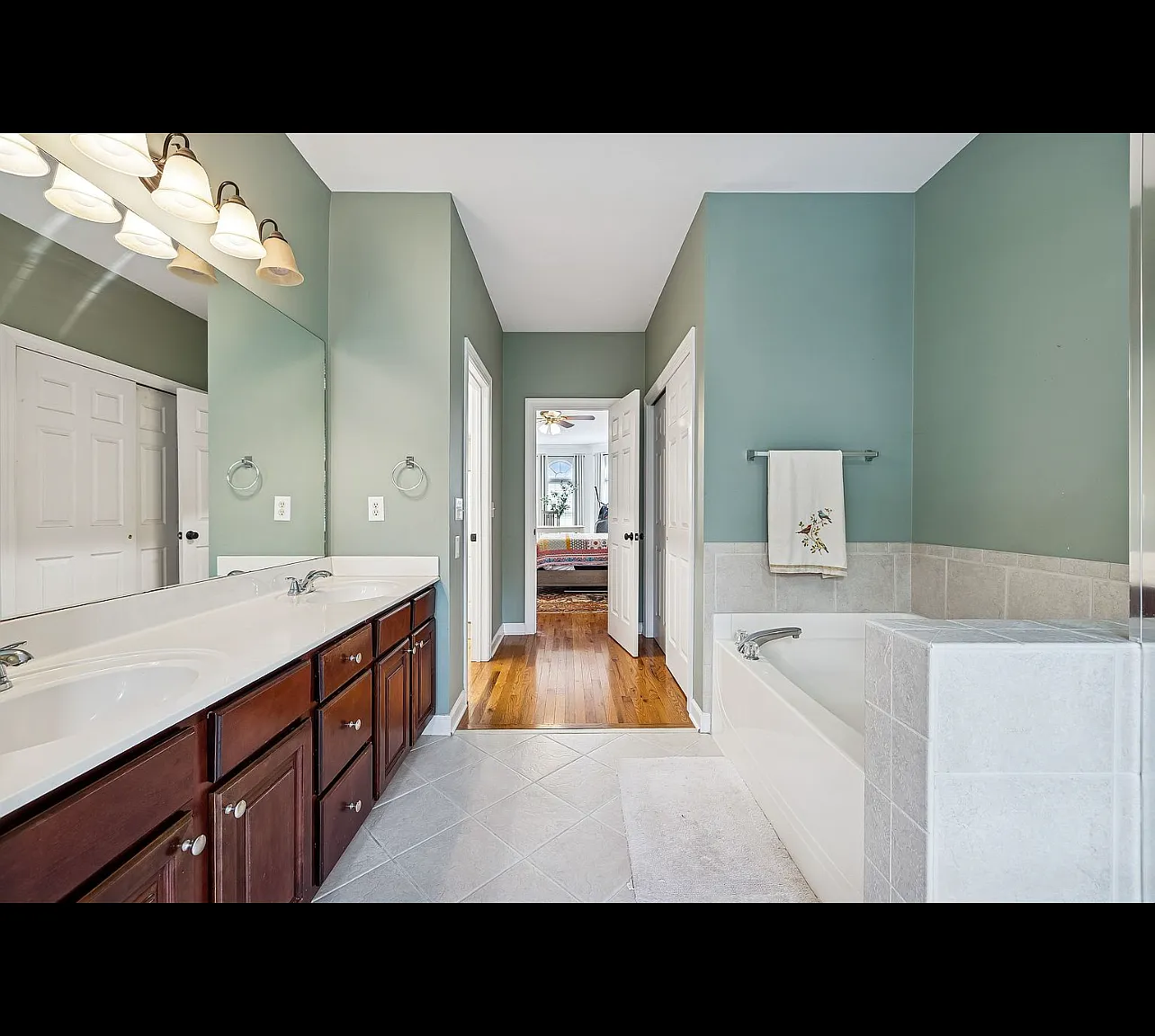 4 bed, 2862 sqft, $4,000 — Photo 1