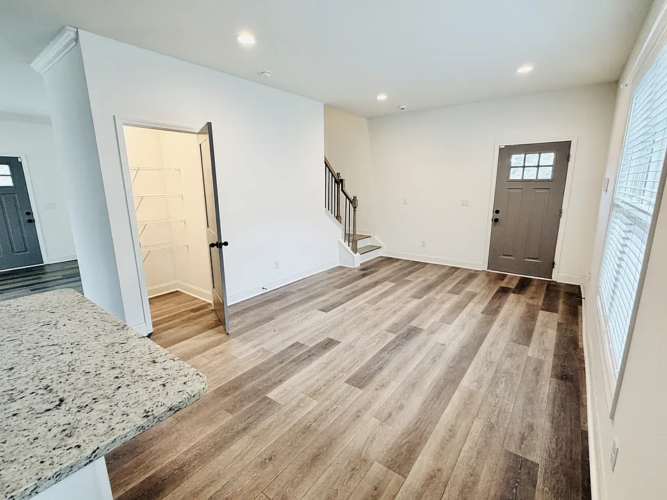 2035 Rosewood Dr