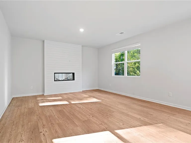 785 Summerwood Ln — Photo 7