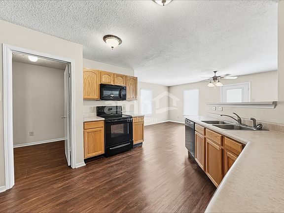 4th image of 1221 Redwood Dr