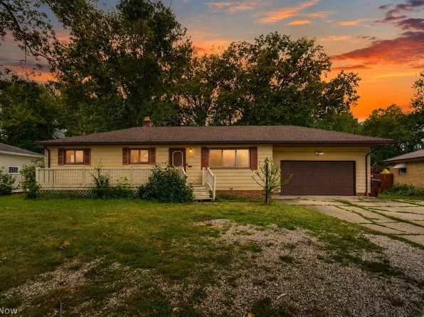 2484 Dover Center Rd, Westlake, OH 44145