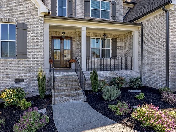 4th image of 1012 Sinatra Dr