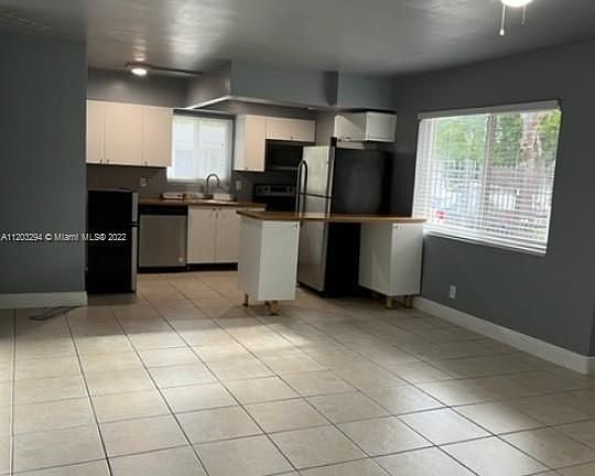 4th image of 837 NE 17th Ter APT 6