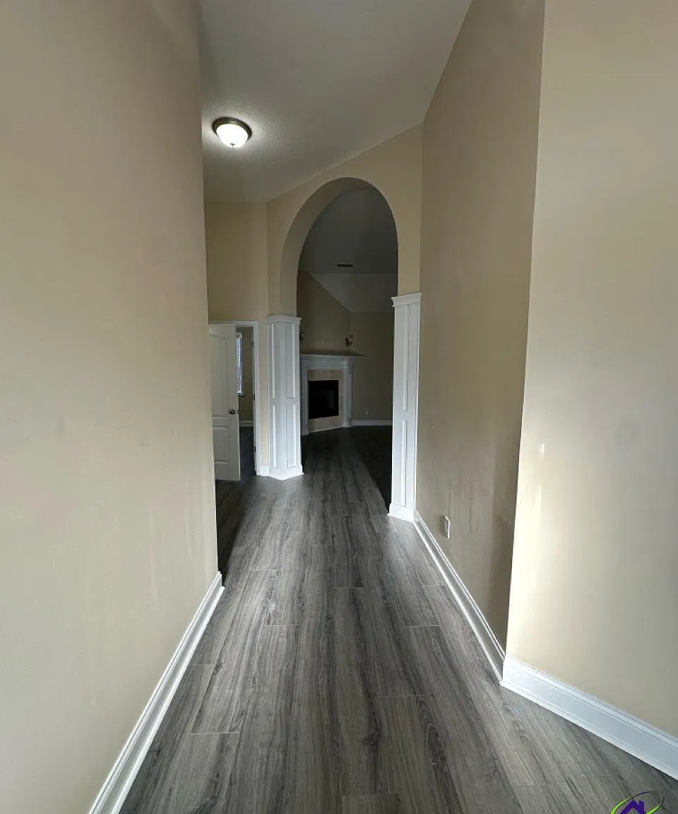 3 bed, 2.0 bath, 1931 sqft, $2,050 — Photo 3
