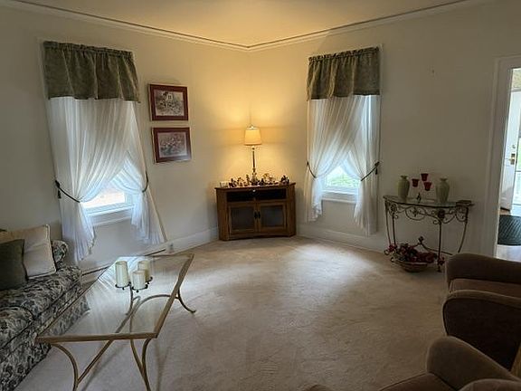 2nd image of 907 E BLODGETT STREET