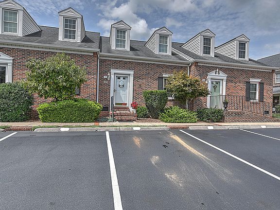 3rd image of 400 Sunset Dr APT A3
