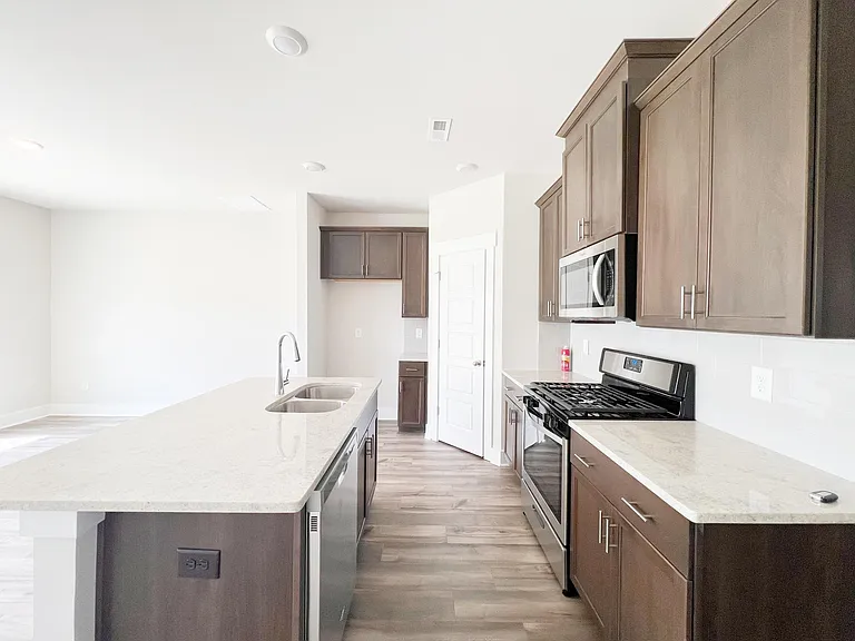 4 Beachley Pl — Photo 6