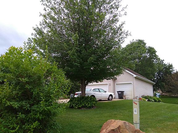 3rd image of 2024 W Coachlight Dr