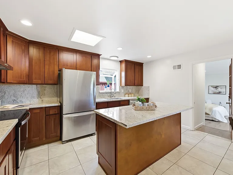 1850 Briarwood Dr — Photo 10