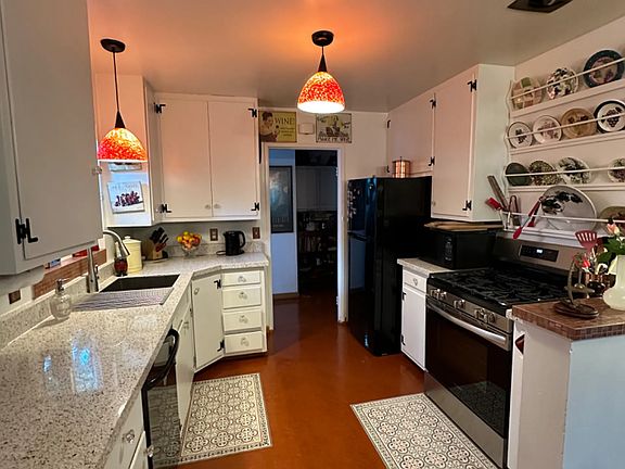 Kitchen. New 5 burner gas range.