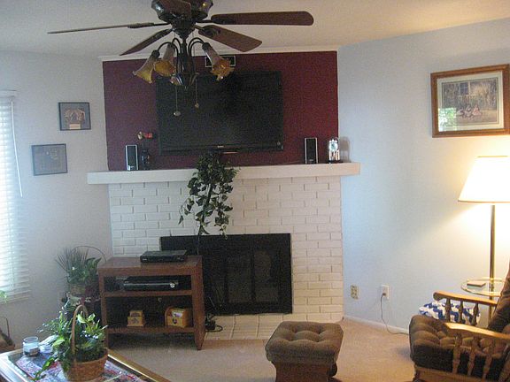 Livingroom with fireplace