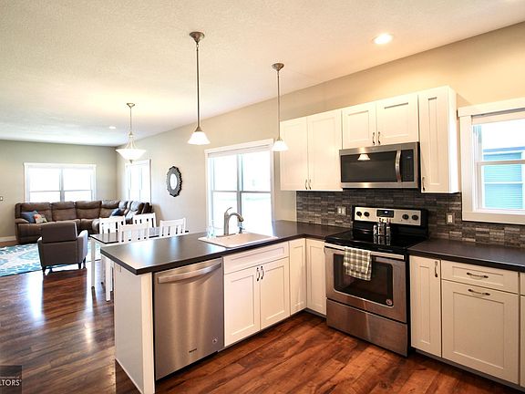 5th image of 6 Garden Cottage Ln