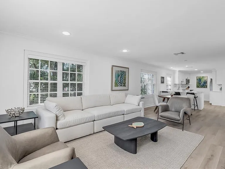 271 Broad Ave S #203 — Photo 3