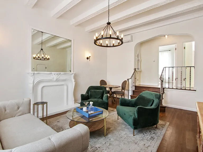 Four Gables Apartments — Photo 9