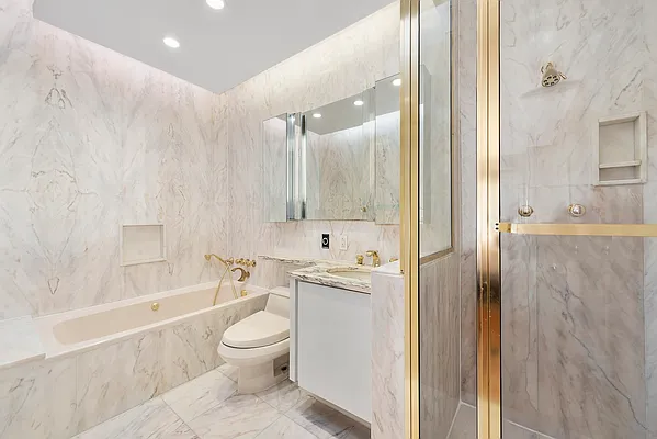 Sold by R New York | media 7