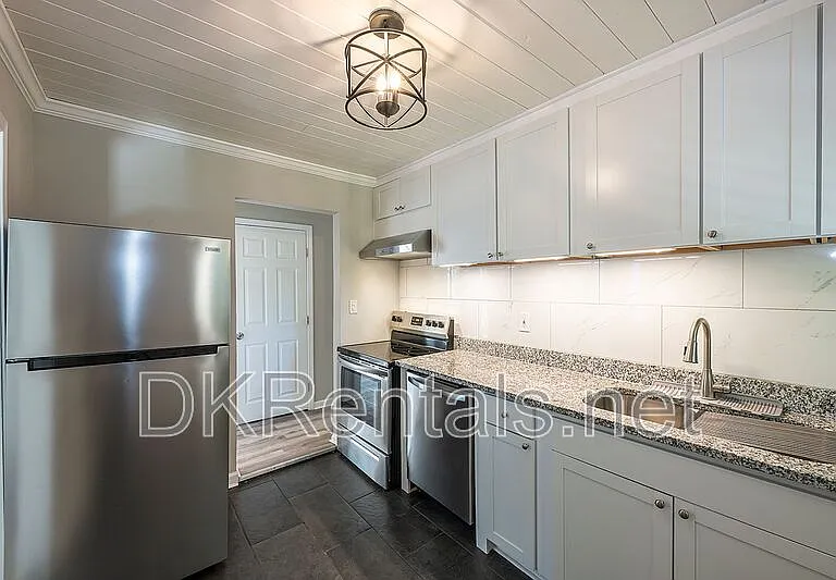 2874 Blount St — Photo 18