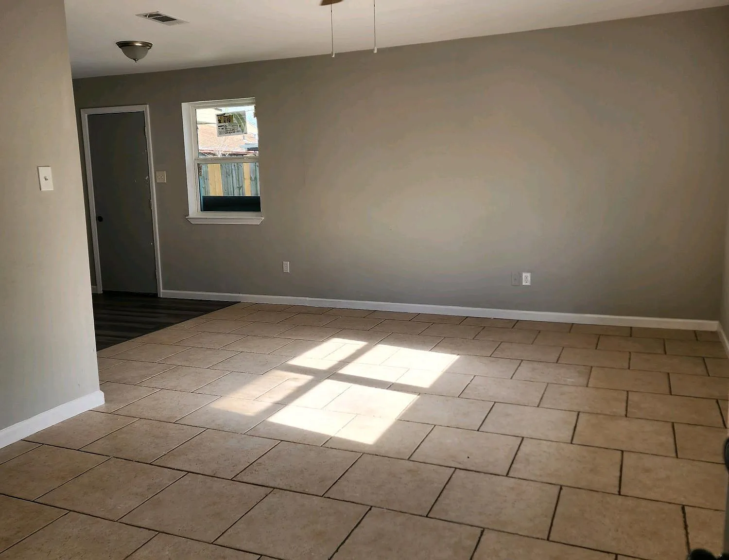 3 bed, 1400 sqft, $1,300 — Photo 2