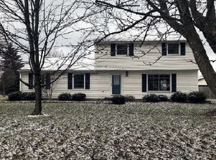 9898 Deltona Dr, New Middletown, OH 44442