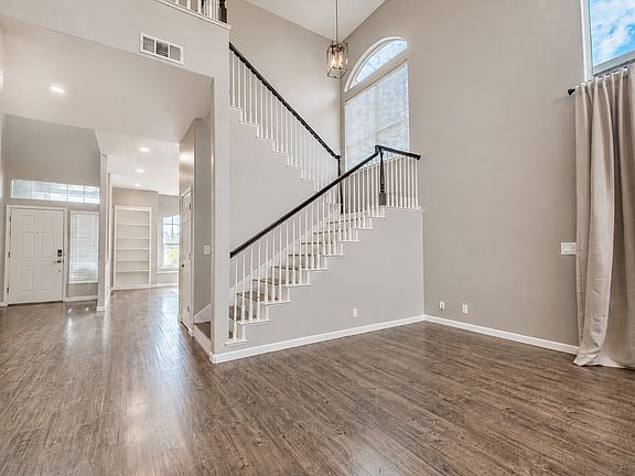 3rd image of 621 Pecan Dr