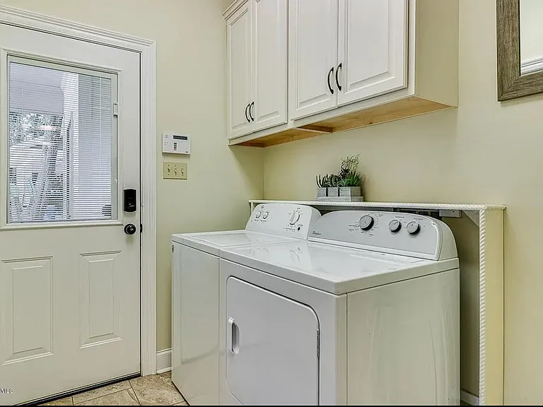 201 Churchill Dr — Photo 15