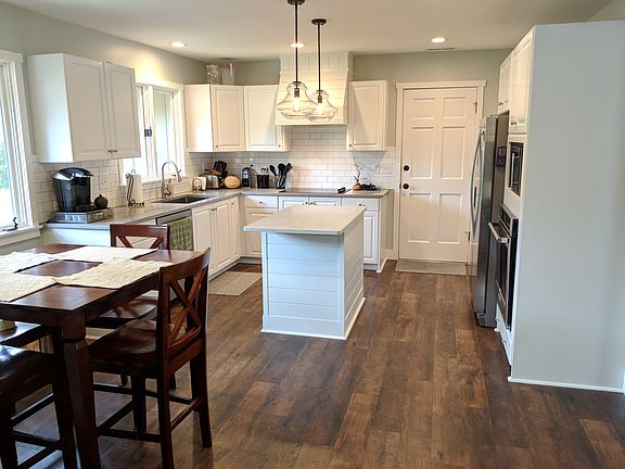 2nd image of 12 Barony Ln