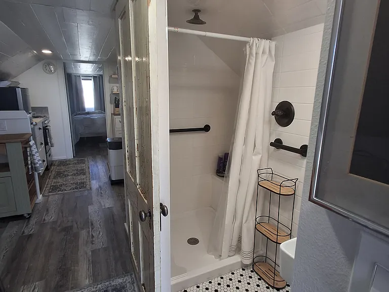 512 W Bridge Ave #1 — Photo 16