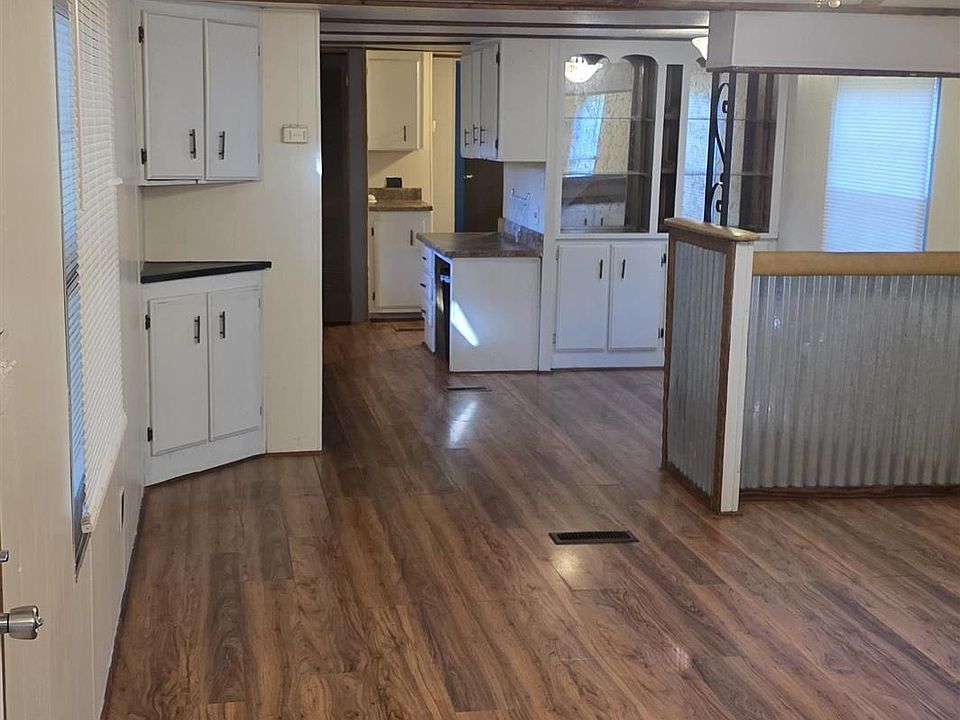 2nd image of 103 Chalet Cir