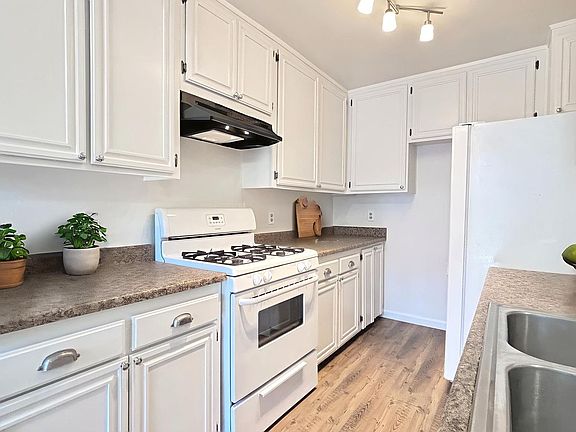 5th image of 14520 Plummer St Unit 9