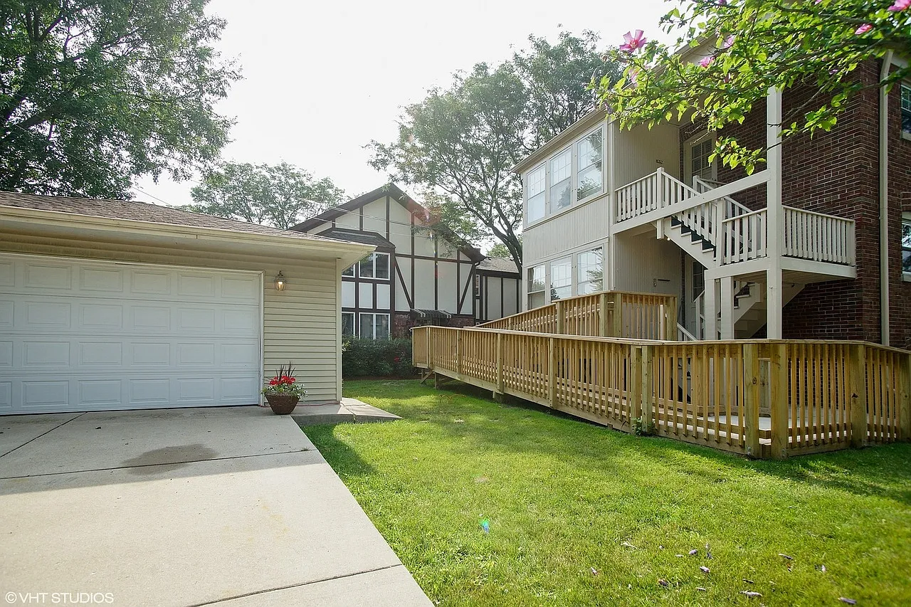 1518 W Touhy Ave — Photo 2