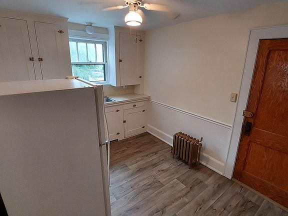 4th image of 1020 Washington Ave APT 4