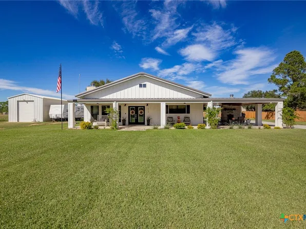 214 Timothy St, Inez, TX 77968