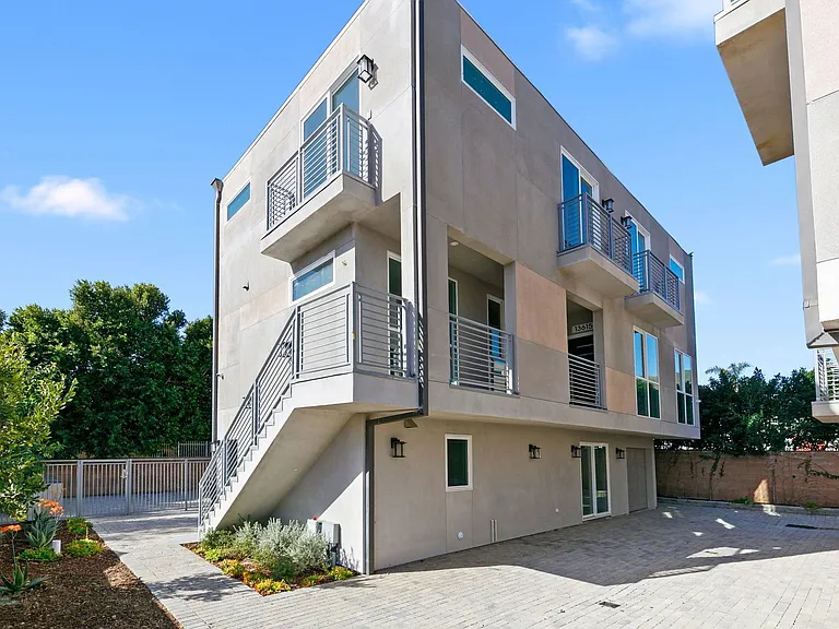 13637 N Fellows Ave #25 — Photo 40