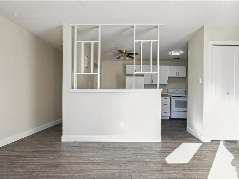 142 Allard St — Photo 12