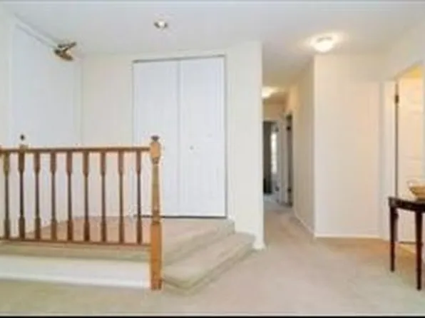 231 Coventry Cir, Vernon Hills, IL 60061