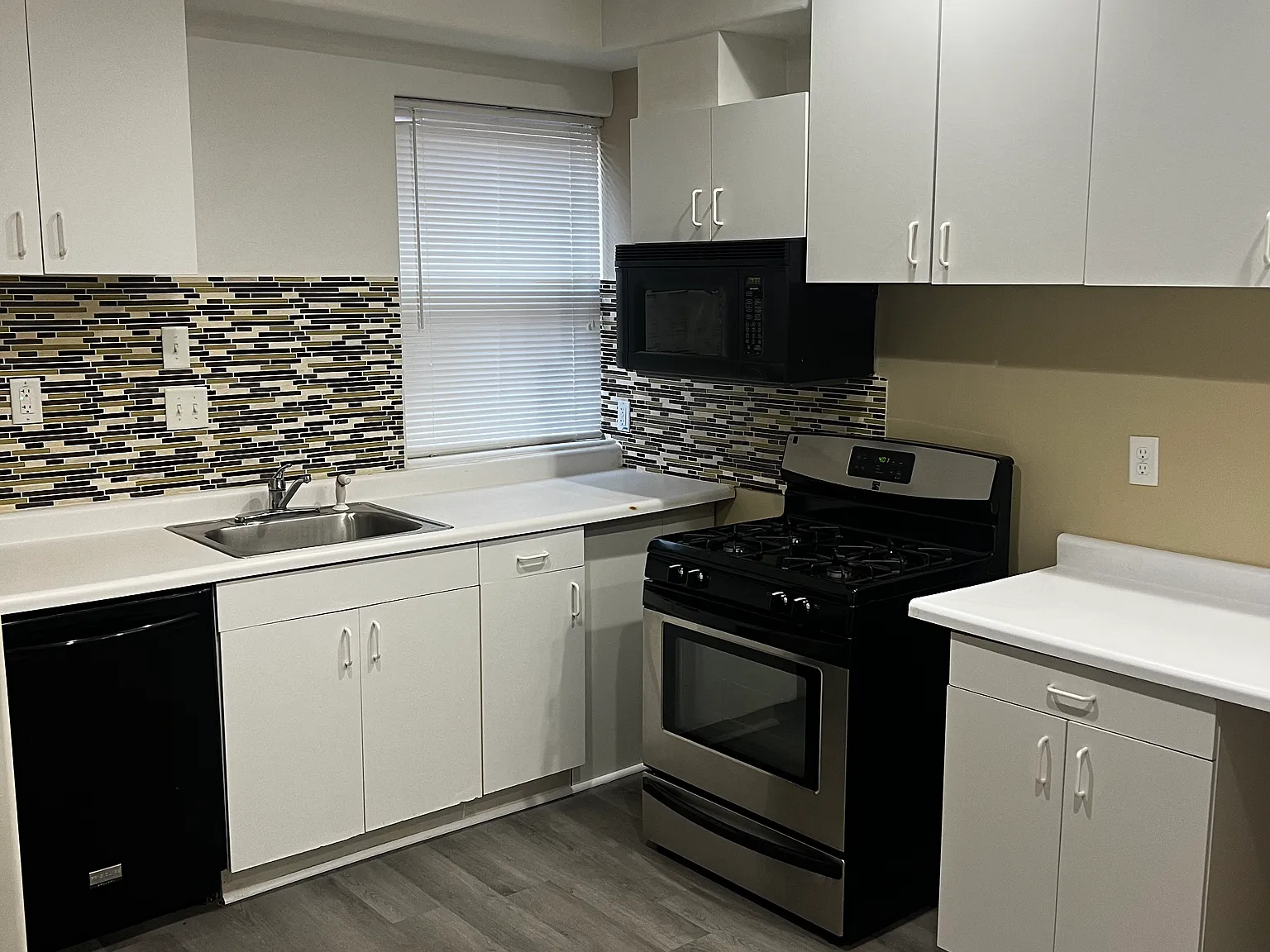 2738 N Bartlett Ave — Photo 2